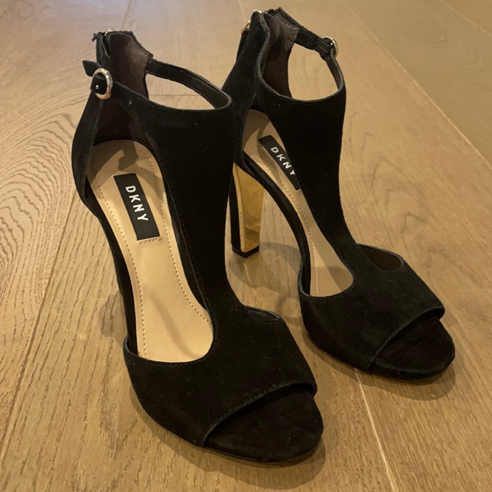 Brand new! DKNY black elegant heels